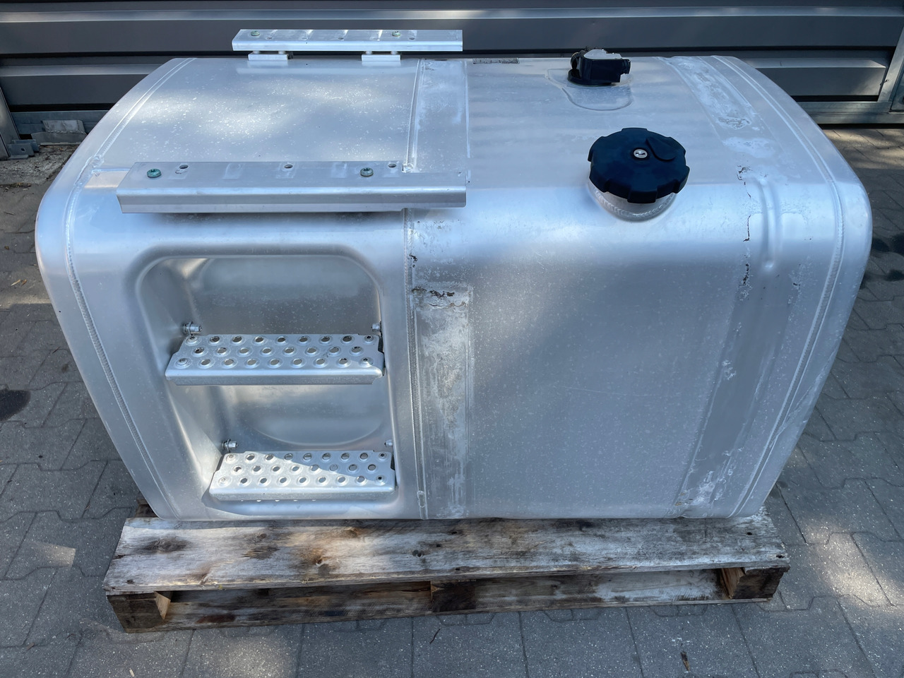 ZBIORNIK PALIWA MAN TGA TGX TGS 460 L 81122016831 - Rezervor combustibil pentru Camion: Foto 1 ZBIORNIK PALIWA MAN TGA TGX TGS 460 L 81122016831 - Rezervor combustibil pentru Camion: Foto 1