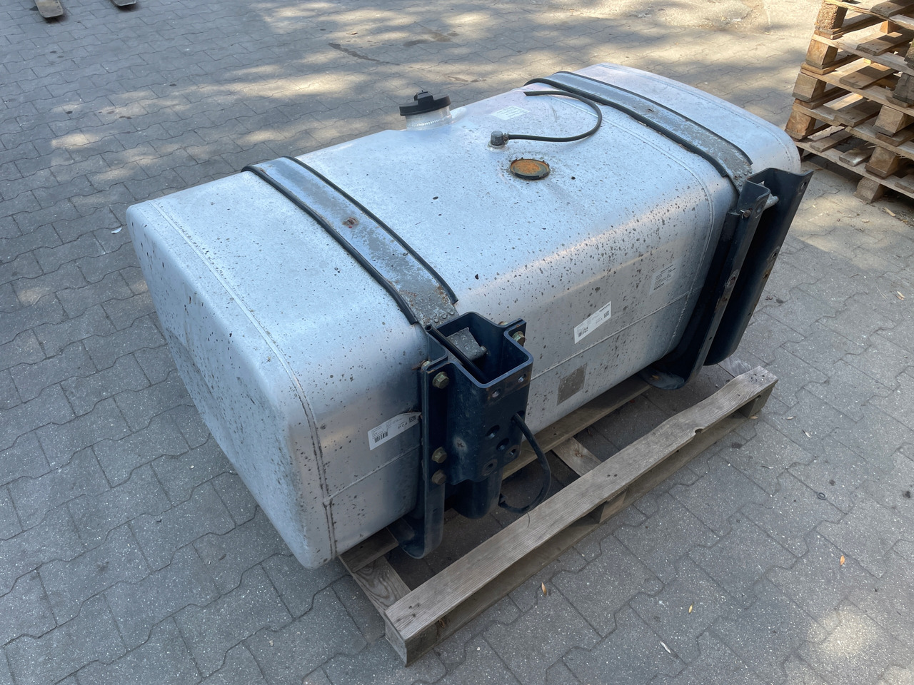 ZBIORNIK PALIWA MAN TGA TGX TGS 480 L LOW DECK 81122015841 - Rezervor combustibil pentru Camion: Foto 5 ZBIORNIK PALIWA MAN TGA TGX TGS 480 L LOW DECK 81122015841 - Rezervor combustibil pentru Camion: Foto 5