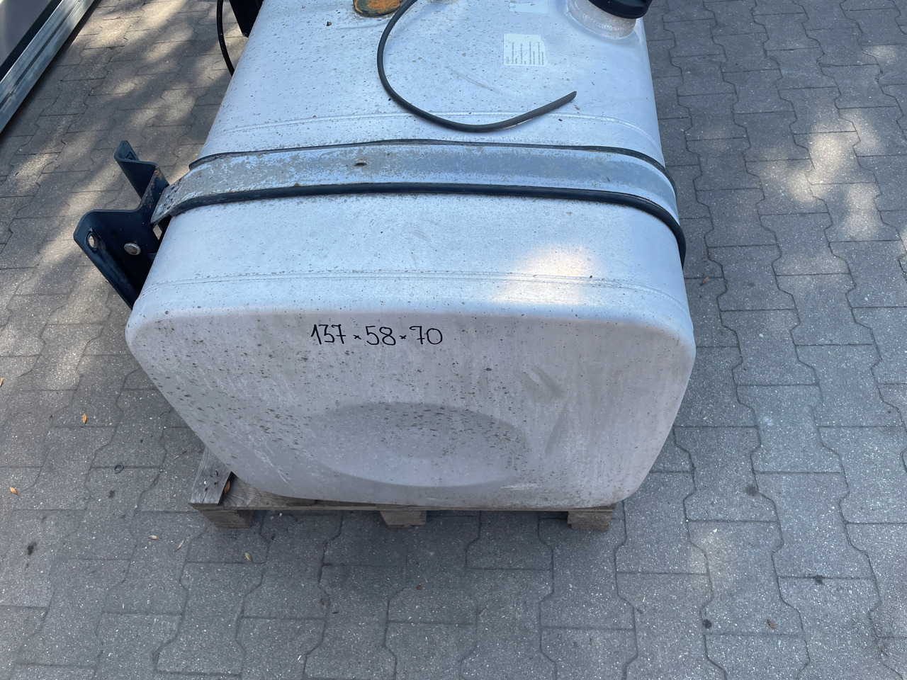 ZBIORNIK PALIWA MAN TGA TGX TGS 480 L LOW DECK 81122015841 - Rezervor combustibil pentru Camion: Foto 3 ZBIORNIK PALIWA MAN TGA TGX TGS 480 L LOW DECK 81122015841 - Rezervor combustibil pentru Camion: Foto 3