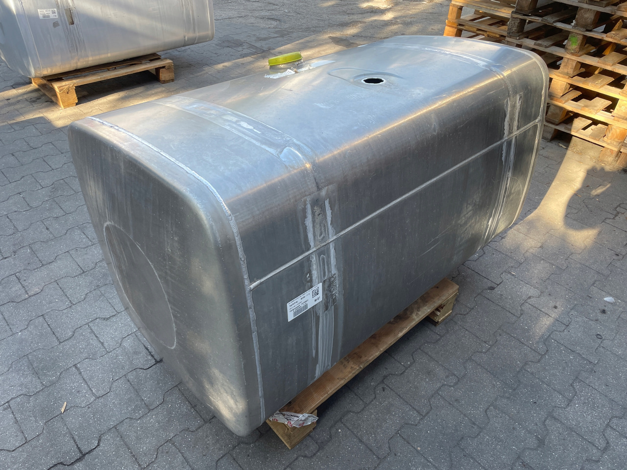 ZBIORNIK PALIWA MAN TGX TGS 580L 81122016934 - Rezervor combustibil pentru Camion: Foto 4 ZBIORNIK PALIWA MAN TGX TGS 580L 81122016934 - Rezervor combustibil pentru Camion: Foto 4