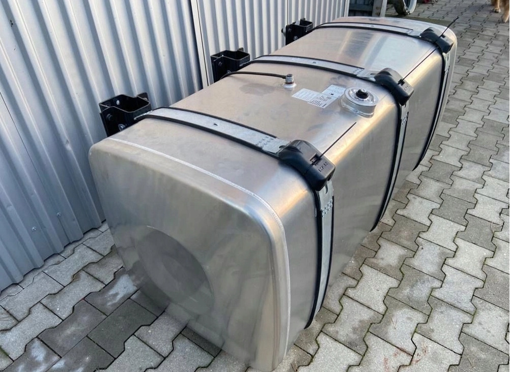 ZBIORNIK PALIWA MAN TGX TGS 710 L 81122016949 - Rezervor combustibil pentru Camion: Foto 3 ZBIORNIK PALIWA MAN TGX TGS 710 L 81122016949 - Rezervor combustibil pentru Camion: Foto 3