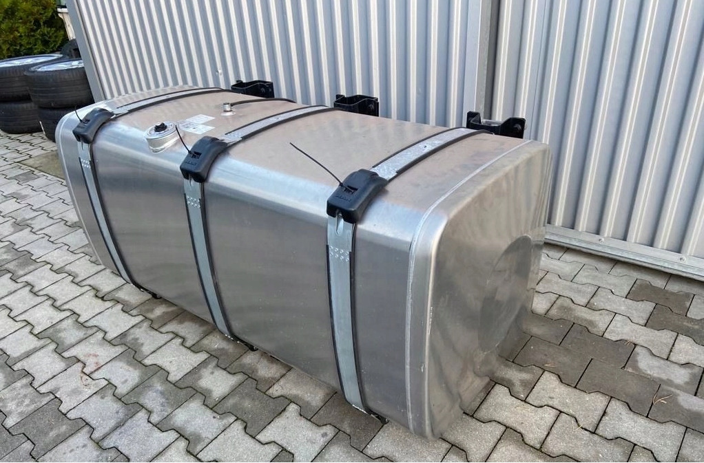 ZBIORNIK PALIWA MAN TGX TGS 710 L 81122016949 - Rezervor combustibil pentru Camion: Foto 2 ZBIORNIK PALIWA MAN TGX TGS 710 L 81122016949 - Rezervor combustibil pentru Camion: Foto 2