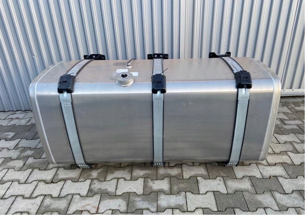 ZBIORNIK PALIWA MAN TGX TGS 710 L 81122016949 - Rezervor combustibil pentru Camion: Foto 1 ZBIORNIK PALIWA MAN TGX TGS 710 L 81122016949 - Rezervor combustibil pentru Camion: Foto 1