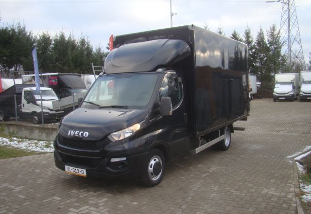 Iveco DAILY 35 C 15 3.0TDI FIRANA Z PRAWEJ STRONY 3.5T DMC WINDA - Autoutilitară box: Foto 1 Iveco DAILY 35 C 15 3.0TDI FIRANA Z PRAWEJ STRONY 3.5T DMC WINDA - Autoutilitară box: Foto 1