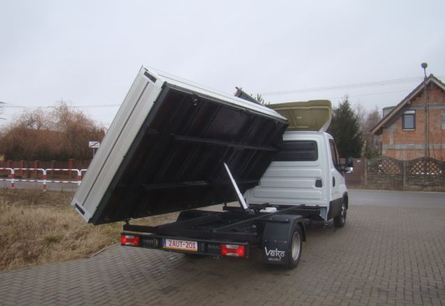 Iveco DAILY 35 C 15 3.5T 4.60M 3.5T NA HAKU CLIMATRONIC - Autoutilitară basculantă: Foto 5 Iveco DAILY 35 C 15 3.5T 4.60M 3.5T NA HAKU CLIMATRONIC - Autoutilitară basculantă: Foto 5