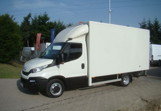 Iveco DAILY 40 C 15 3.0TDI 3.5T DMC WINDA 1000KG1000KG - Autoutilitară box: Foto 2 Iveco DAILY 40 C 15 3.0TDI 3.5T DMC WINDA 1000KG1000KG - Autoutilitară box: Foto 2