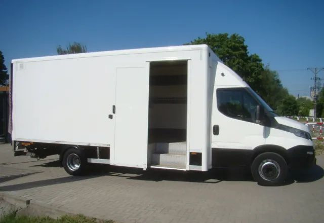 Iveco DAILY 70 C 18 3.0TDI 5.45M WINDA 1000KG - Autoutilitară box: Foto 4 Iveco DAILY 70 C 18 3.0TDI 5.45M WINDA 1000KG - Autoutilitară box: Foto 4