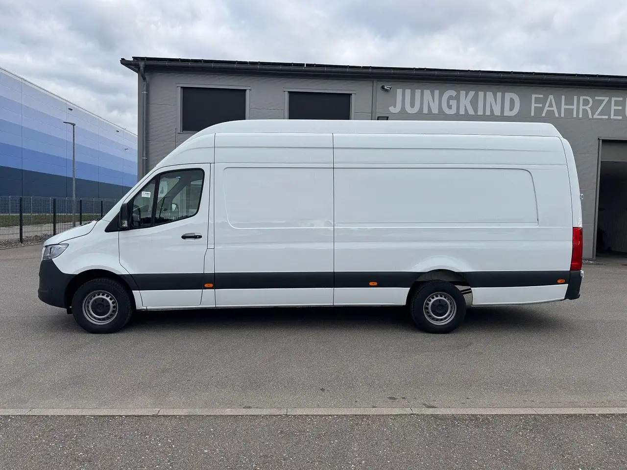 Mercedes-Benz Sprinter 317 CDI Maxi Lang Extralang XXL MBUX - Dubă: Foto 3 Mercedes-Benz Sprinter 317 CDI Maxi Lang Extralang XXL MBUX - Dubă: Foto 3