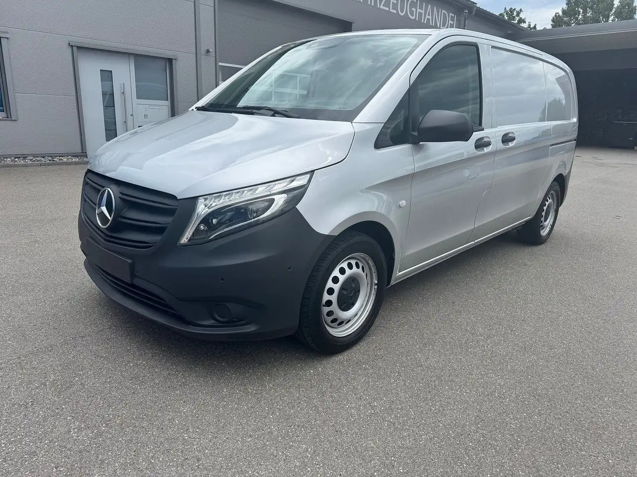 Mercedes-Benz Vito 114 CDI Kompakt Silber Klima Bott - Dubă: Foto 1 Mercedes-Benz Vito 114 CDI Kompakt Silber Klima Bott - Dubă: Foto 1