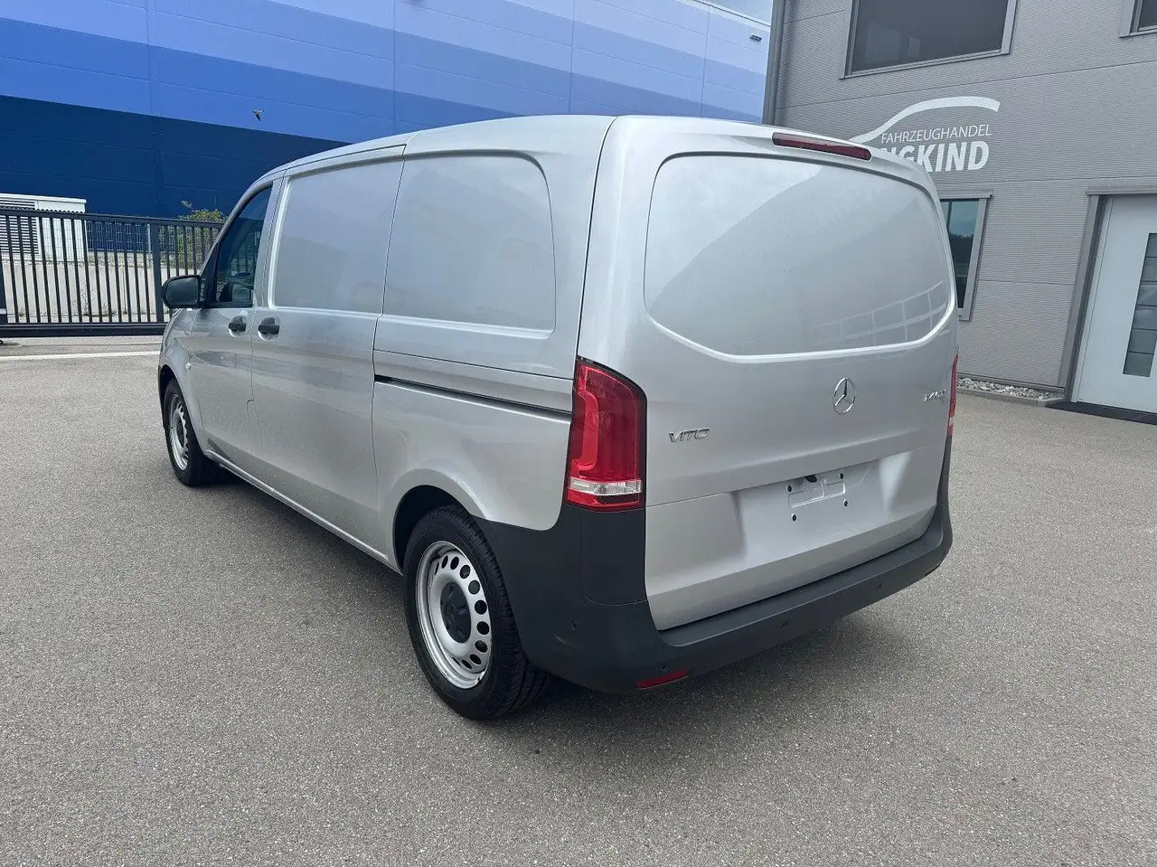 Mercedes-Benz Vito 114 CDI Kompakt Silber Klima Bott - Dubă: Foto 5 Mercedes-Benz Vito 114 CDI Kompakt Silber Klima Bott - Dubă: Foto 5