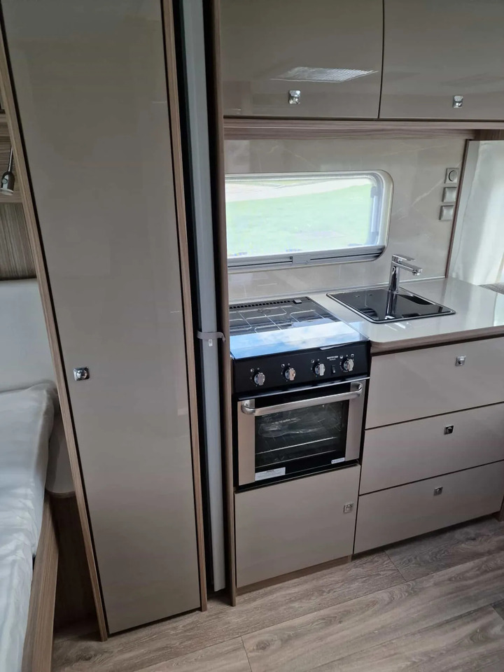 Fendt Tendenza 650 SFD Safety-, Batteri. Fußbodentem - Rulotă: Foto 5 Fendt Tendenza 650 SFD Safety-, Batteri. Fußbodentem - Rulotă: Foto 5