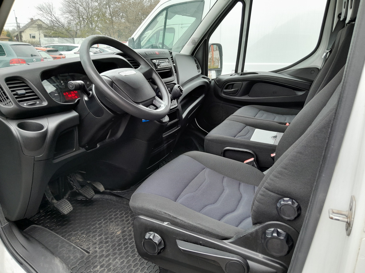 IVECO Daily 35S14 - Autoutilitară box: Foto 5 IVECO Daily 35S14 - Autoutilitară box: Foto 5