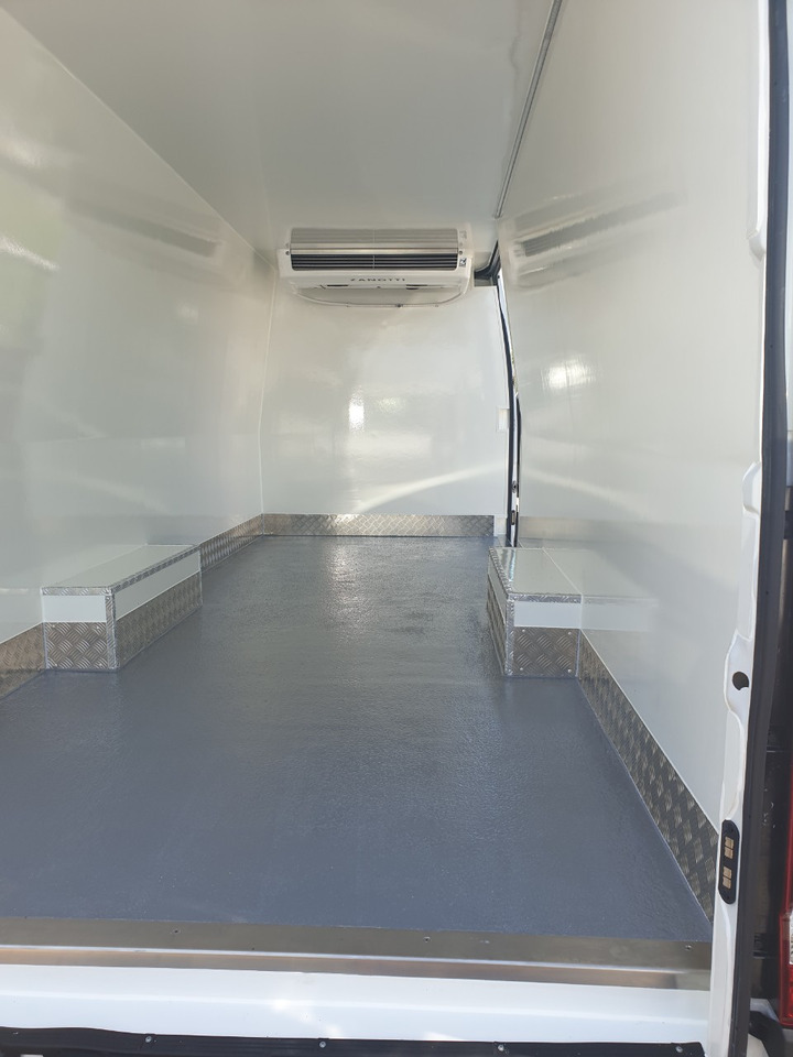 IVECO Daily 35S14 with Zanotti Z350 0°C Refrigeration (5 vehicles in stock) - Autoutilitară frigorifica: Foto 4 IVECO Daily 35S14 with Zanotti Z350 0°C Refrigeration (5 vehicles in stock) - Autoutilitară frigorifica: Foto 4