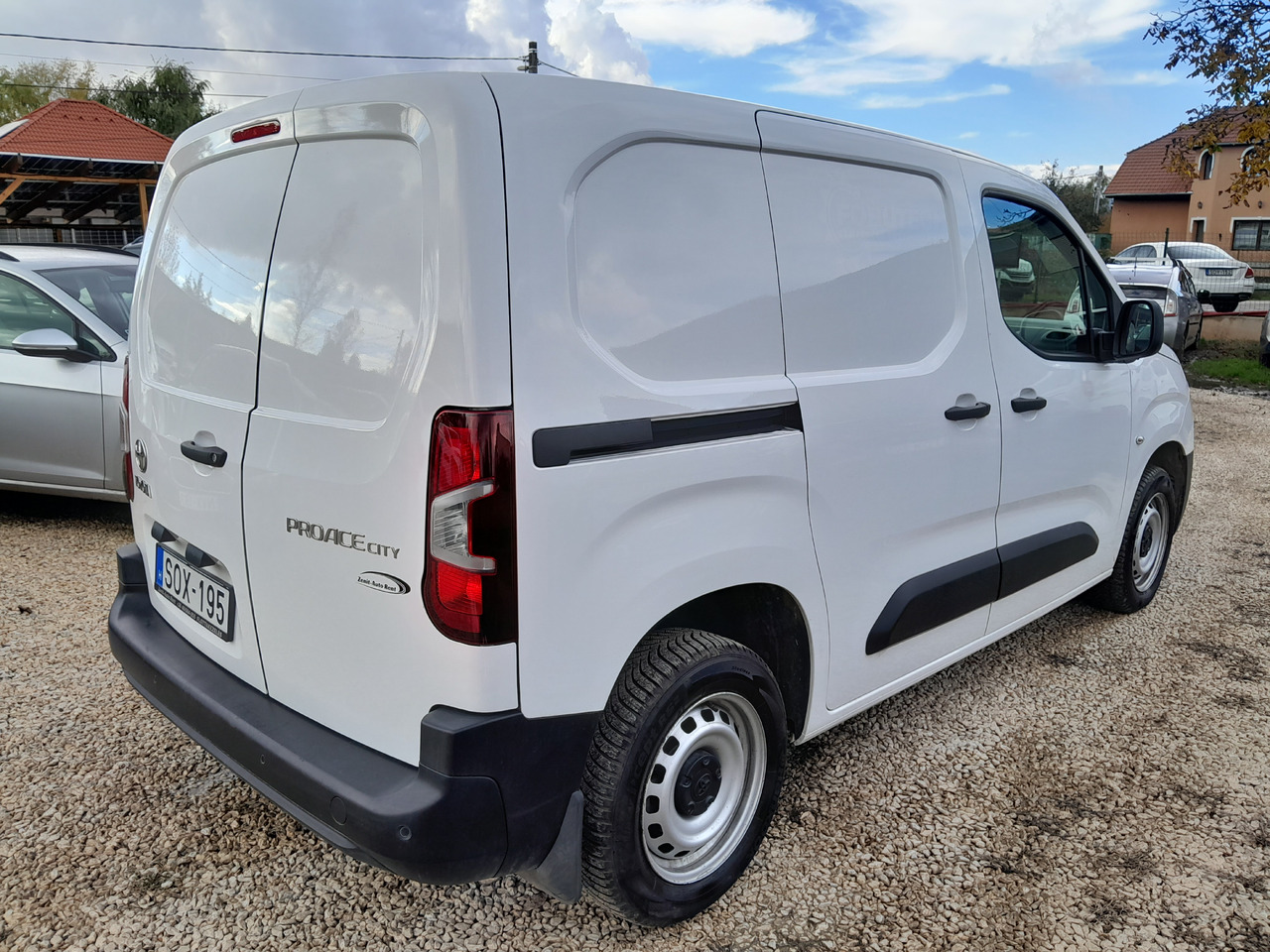 TOYOTA 1.5 City Active 3 Business - Autoutilitară compactă: Foto 3 TOYOTA 1.5 City Active 3 Business - Autoutilitară compactă: Foto 3