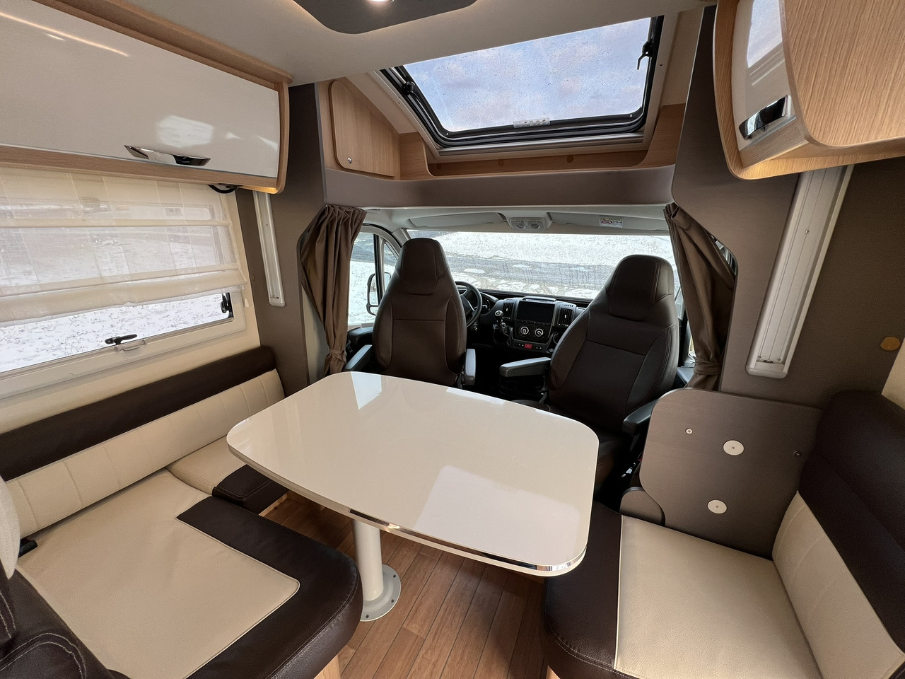 FORSTER T 699 EB Hubbett - Markise - Fahrradtr. - Autorulotă semi-integrată: Foto 3 FORSTER T 699 EB Hubbett - Markise - Fahrradtr. - Autorulotă semi-integrată: Foto 3