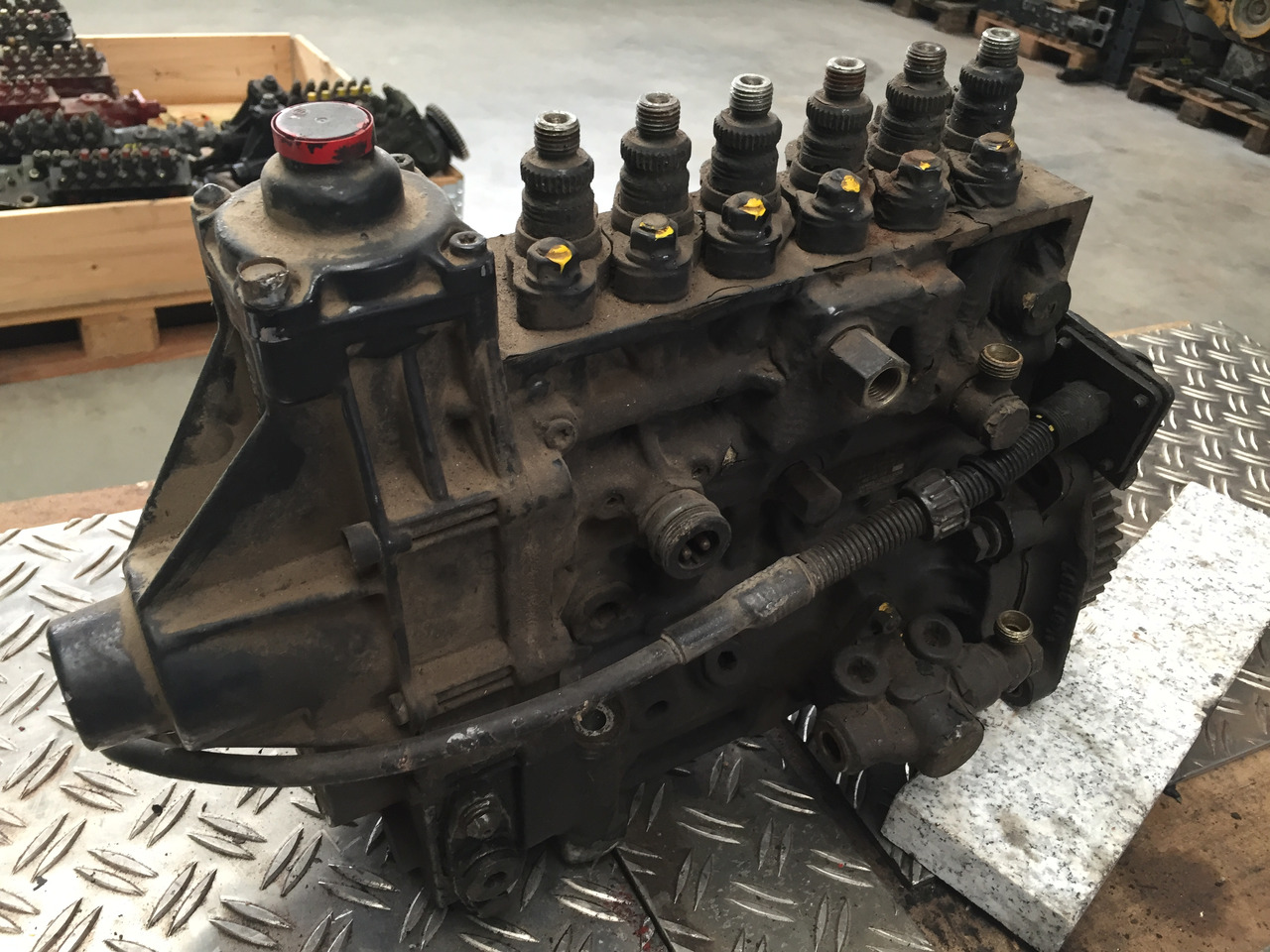 Gebrauchte Einspritzpumpe MAN TGA 2866, LF25, 6 Zylinder, TGA 360, 390, 410 - Pompă de combustibil pentru Camion: Foto 2 Gebrauchte Einspritzpumpe MAN TGA 2866, LF25, 6 Zylinder, TGA 360, 390, 410 - Pompă de combustibil pentru Camion: Foto 2