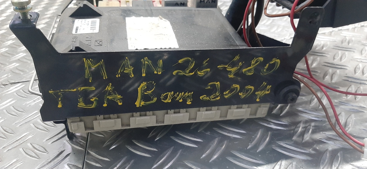 Gebrauchte MAN TGA 26.480 XXL, Steuergerät, Zentraler Bordrechner, Artikel - Nr. : 81.25806 - 7051 - Calculator de bord pentru Camion: Foto 5 Gebrauchte MAN TGA 26.480 XXL, Steuergerät, Zentraler Bordrechner, Artikel - Nr. : 81.25806 - 7051 - Calculator de bord pentru Camion: Foto 5