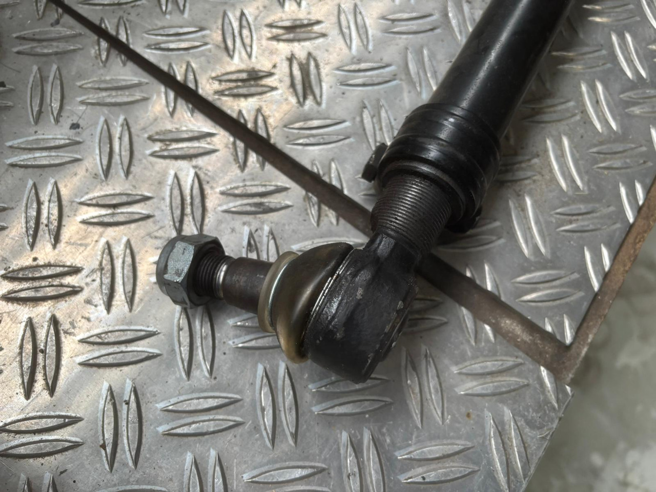 Gebrauchte MAN TGL 8.180 Spurstange / Lenkstange, Artikel - Nr. : 81.46610 - 6820 - Bieletă de direcție pentru Camion: Foto 4 Gebrauchte MAN TGL 8.180 Spurstange / Lenkstange, Artikel - Nr. : 81.46610 - 6820 - Bieletă de direcție pentru Camion: Foto 4