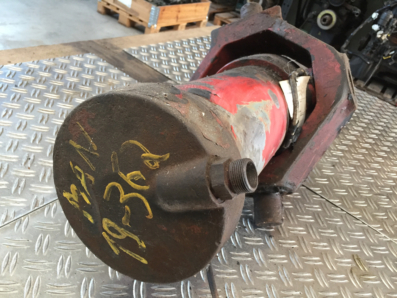 Gebrauchter Hydraulik Kippzylinder MEILLER für MAN 19.362 F90, Artikel - Nr. : A 999 999 99 99 - Cilindru hidraulic pentru Camion: Foto 2 Gebrauchter Hydraulik Kippzylinder MEILLER für MAN 19.362 F90, Artikel - Nr. : A 999 999 99 99 - Cilindru hidraulic pentru Camion: Foto 2