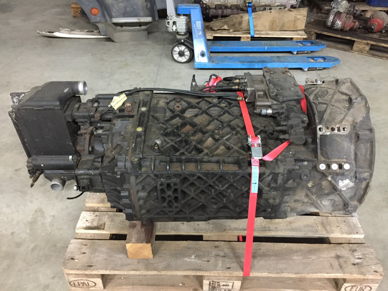 Gebrauchtes Getriebe MAN TGA 18.430, Typ : 16S 2521 TO, Artikel - Nr.: 81.32003 - 6677 - Cutie de viteze pentru Camion: Foto 5 Gebrauchtes Getriebe MAN TGA 18.430, Typ : 16S 2521 TO, Artikel - Nr.: 81.32003 - 6677 - Cutie de viteze pentru Camion: Foto 5