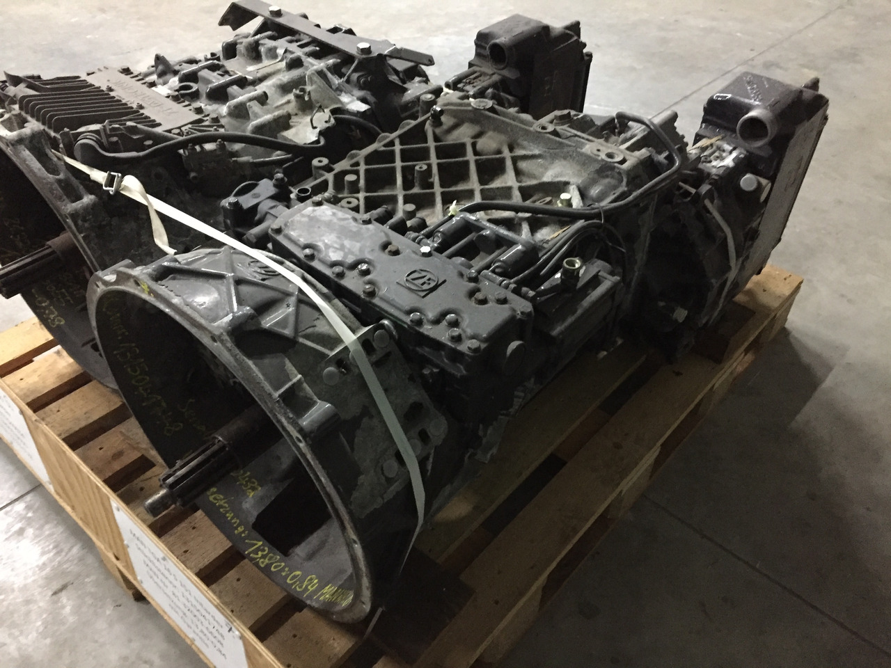 Gebrauchtes Getriebe MAN TGA, Typ : 16S 151, Artikel - Nr. : 81.32003 - 6608 - Cutie de viteze pentru Camion: Foto 2 Gebrauchtes Getriebe MAN TGA, Typ : 16S 151, Artikel - Nr. : 81.32003 - 6608 - Cutie de viteze pentru Camion: Foto 2