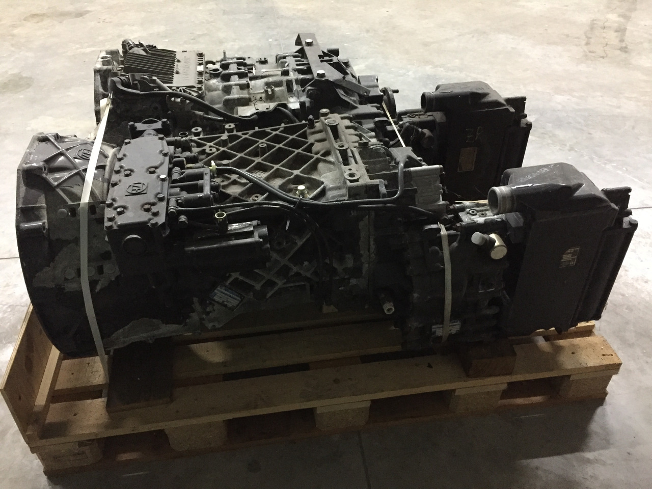 Gebrauchtes Getriebe MAN TGA, Typ : 16S 151, Artikel - Nr. : 81.32003 - 6608 - Cutie de viteze pentru Camion: Foto 3 Gebrauchtes Getriebe MAN TGA, Typ : 16S 151, Artikel - Nr. : 81.32003 - 6608 - Cutie de viteze pentru Camion: Foto 3