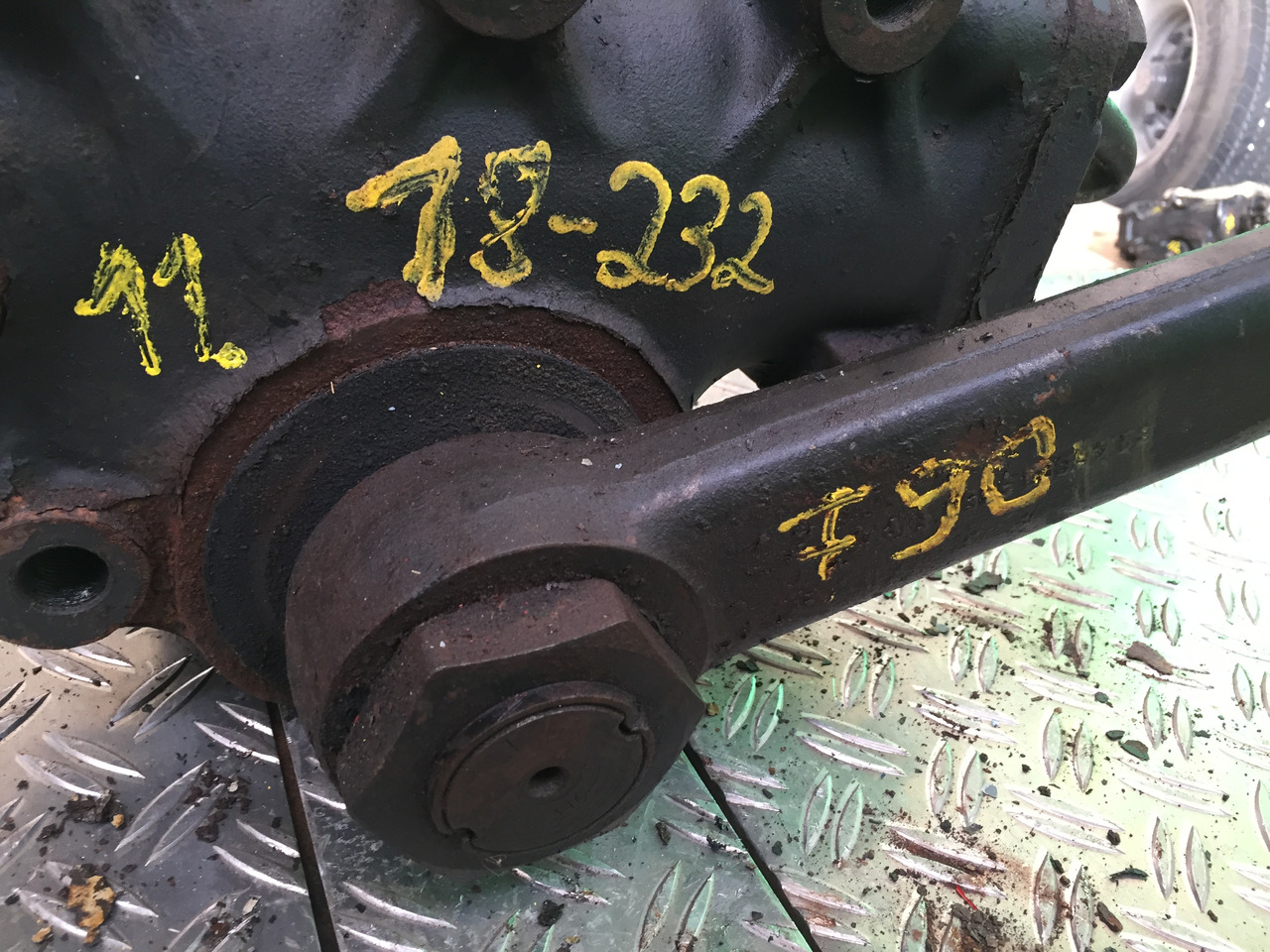 Gebrauchtes Lenkgetriebe MAN F 90, 18.232, Artikel - Nr.: 81.9999 - 9999 - Casetă de direcție pentru Camion: Foto 4 Gebrauchtes Lenkgetriebe MAN F 90, 18.232, Artikel - Nr.: 81.9999 - 9999 - Casetă de direcție pentru Camion: Foto 4