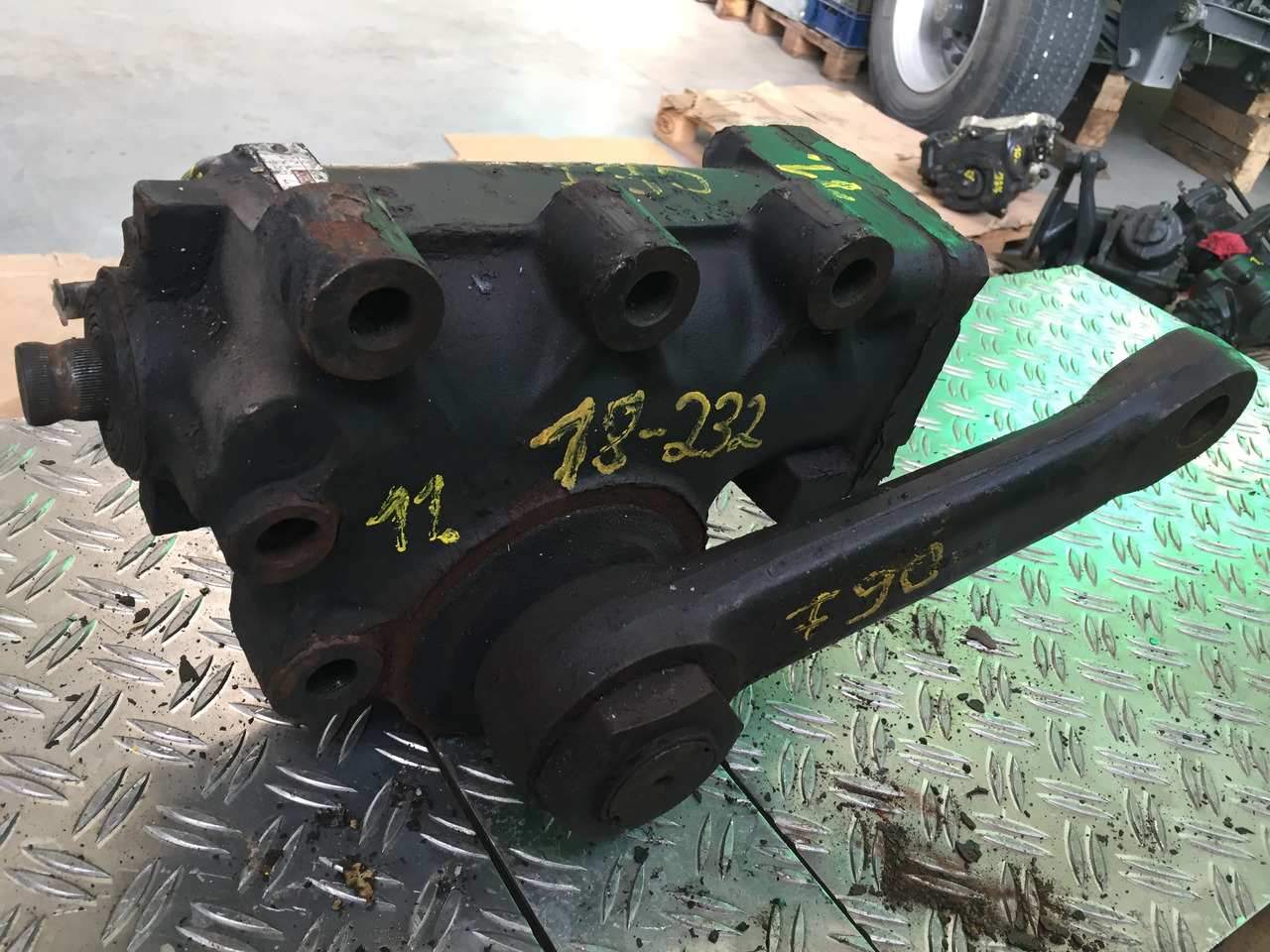 Gebrauchtes Lenkgetriebe MAN F 90, 18.232, Artikel - Nr.: 81.9999 - 9999 - Casetă de direcție pentru Camion: Foto 3 Gebrauchtes Lenkgetriebe MAN F 90, 18.232, Artikel - Nr.: 81.9999 - 9999 - Casetă de direcție pentru Camion: Foto 3