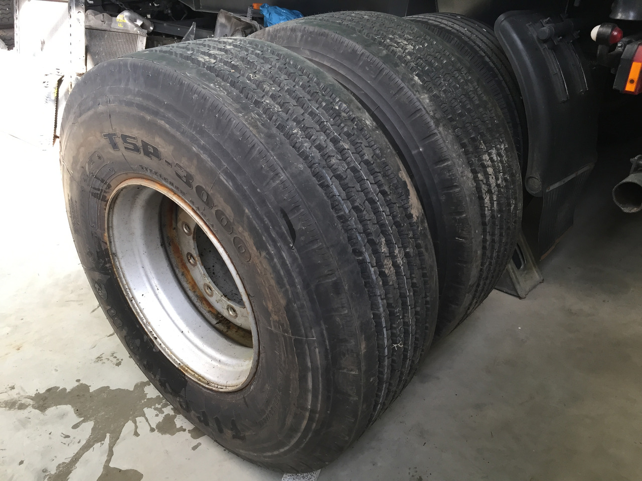 Neue Reifen, Firestone TSP - 3000, Größe : 425 / 65 R x 22,5 - 2 Stück mit Felgen - Anvelopă pentru Camion: Foto 3 Neue Reifen, Firestone TSP - 3000, Größe : 425 / 65 R x 22,5 - 2 Stück mit Felgen - Anvelopă pentru Camion: Foto 3