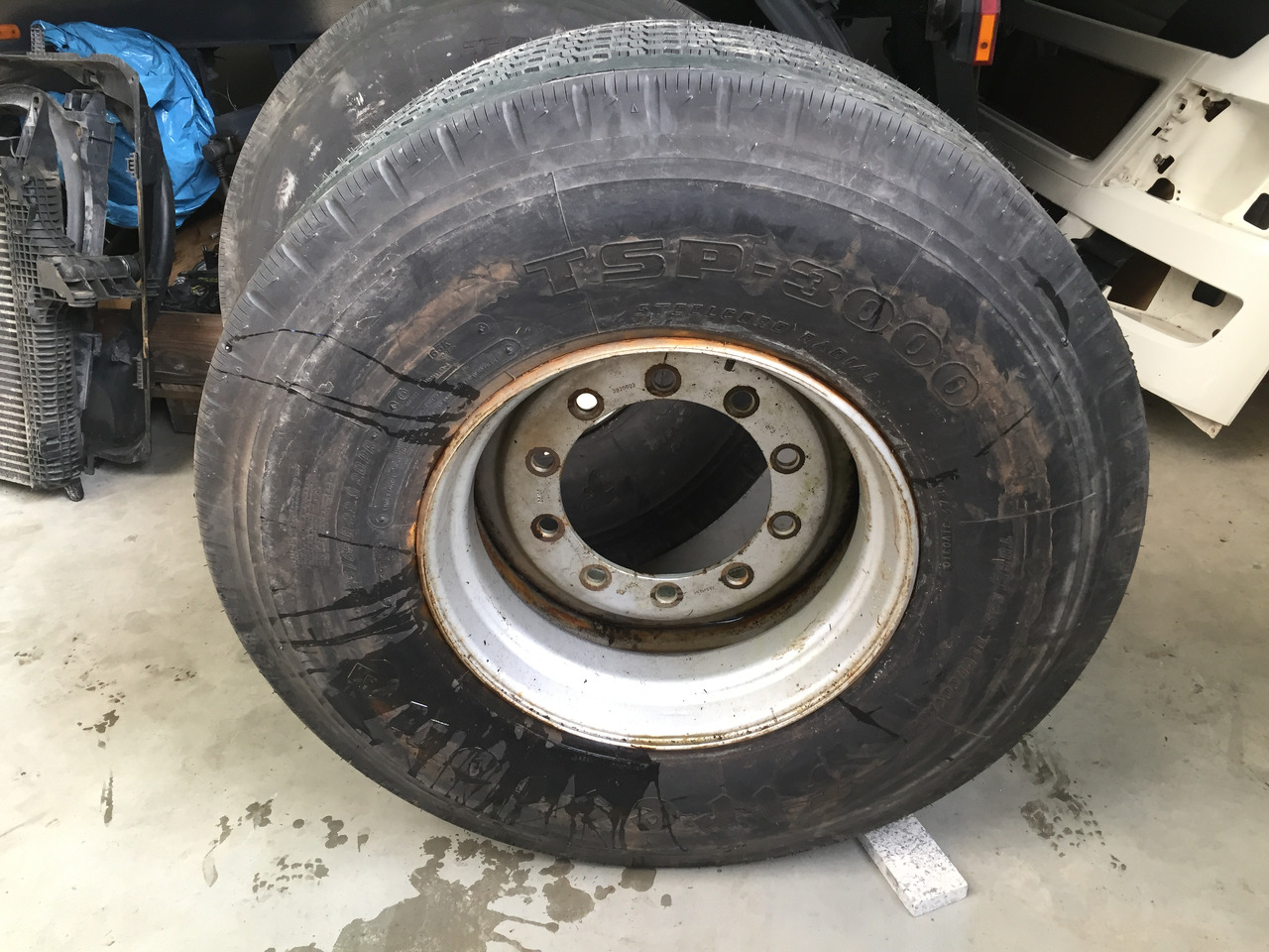 Neue Reifen, Firestone TSP - 3000, Größe : 425 / 65 R x 22,5 - 2 Stück mit Felgen - Anvelopă pentru Camion: Foto 4 Neue Reifen, Firestone TSP - 3000, Größe : 425 / 65 R x 22,5 - 2 Stück mit Felgen - Anvelopă pentru Camion: Foto 4