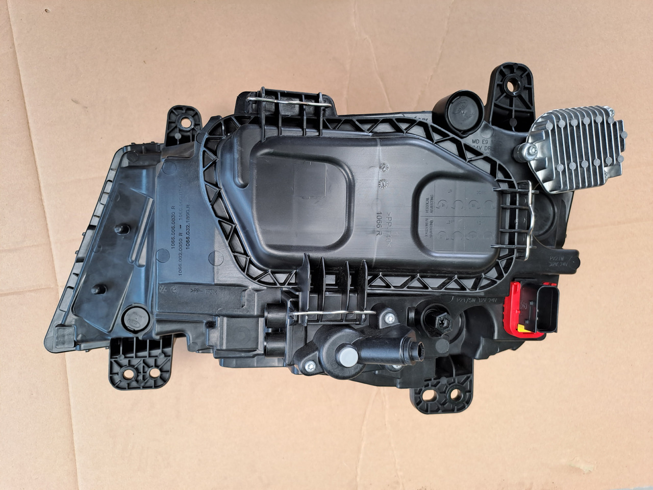 ---Neuw. Hauptscheinwerfer MAN TG3 rechts, Leuchtweitenverstellung, Artikel - Nr. : 81.25101 - 6738 - Far pentru Camion: Foto 5 ---Neuw. Hauptscheinwerfer MAN TG3 rechts, Leuchtweitenverstellung, Artikel - Nr. : 81.25101 - 6738 - Far pentru Camion: Foto 5