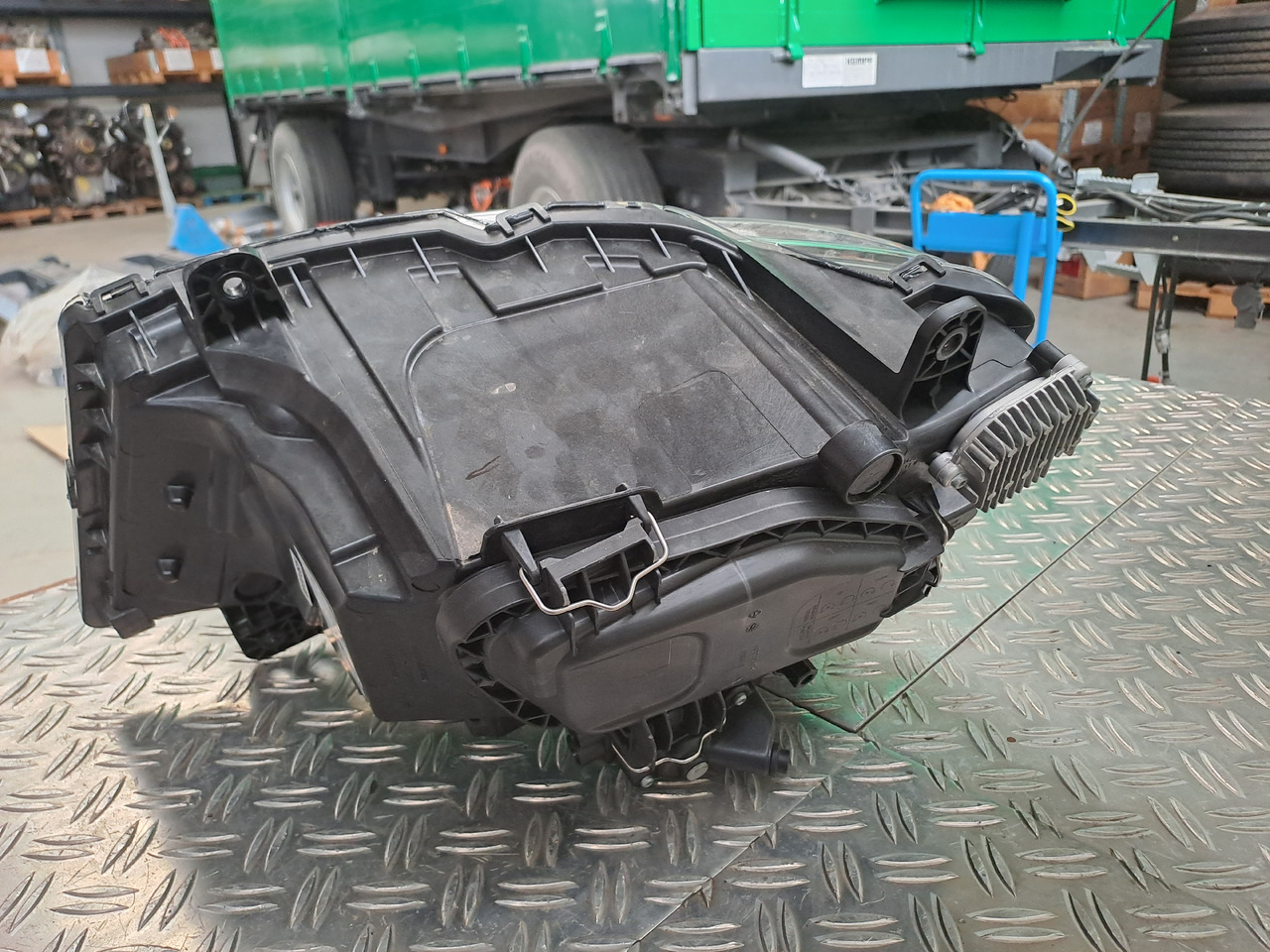 ---Neuwertiger Scheinwerfer und Träger MAN TG3 / TGS / TGX, Artikel - Nr. : 81.25101 - 6738 - Far pentru Camion: Foto 3 ---Neuwertiger Scheinwerfer und Träger MAN TG3 / TGS / TGX, Artikel - Nr. : 81.25101 - 6738 - Far pentru Camion: Foto 3