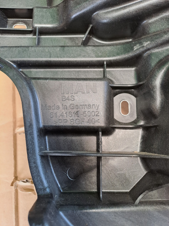 Far pentru Camion Neuwertiger Träger für Scheinwerfer MAN TG3 rechts, Artikel - Nr. : 81.41614 - 5002 / 5001: Foto 6 Far pentru Camion Neuwertiger Träger für Scheinwerfer MAN TG3 rechts, Artikel - Nr. : 81.41614 - 5002 / 5001: Foto 6