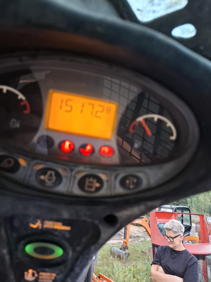 BOBCAT S450 - Mini încărcător: Foto 4 BOBCAT S450 - Mini încărcător: Foto 4