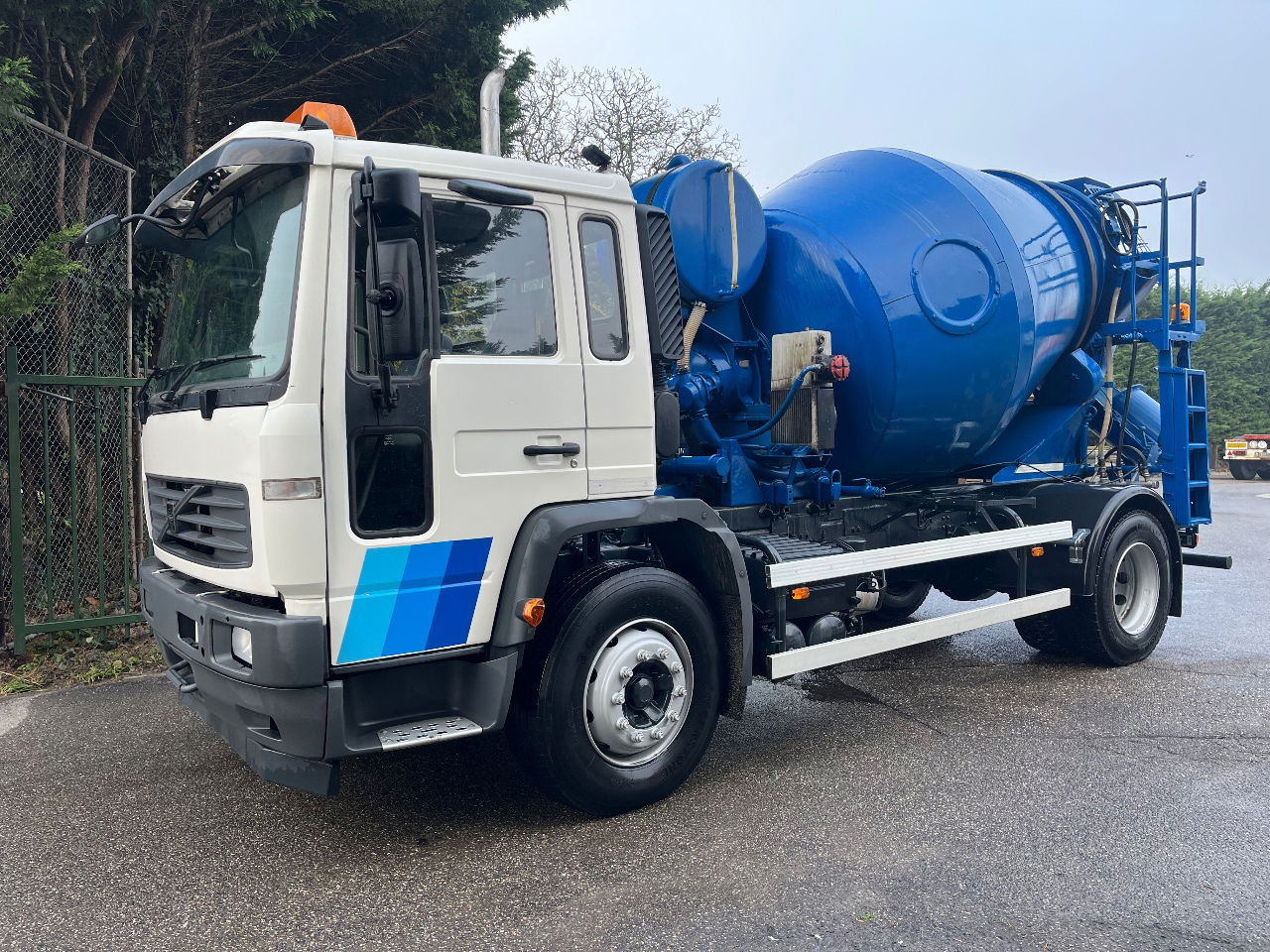 Volvo FL6 - Autobetonieră: Foto 1 Volvo FL6 - Autobetonieră: Foto 1