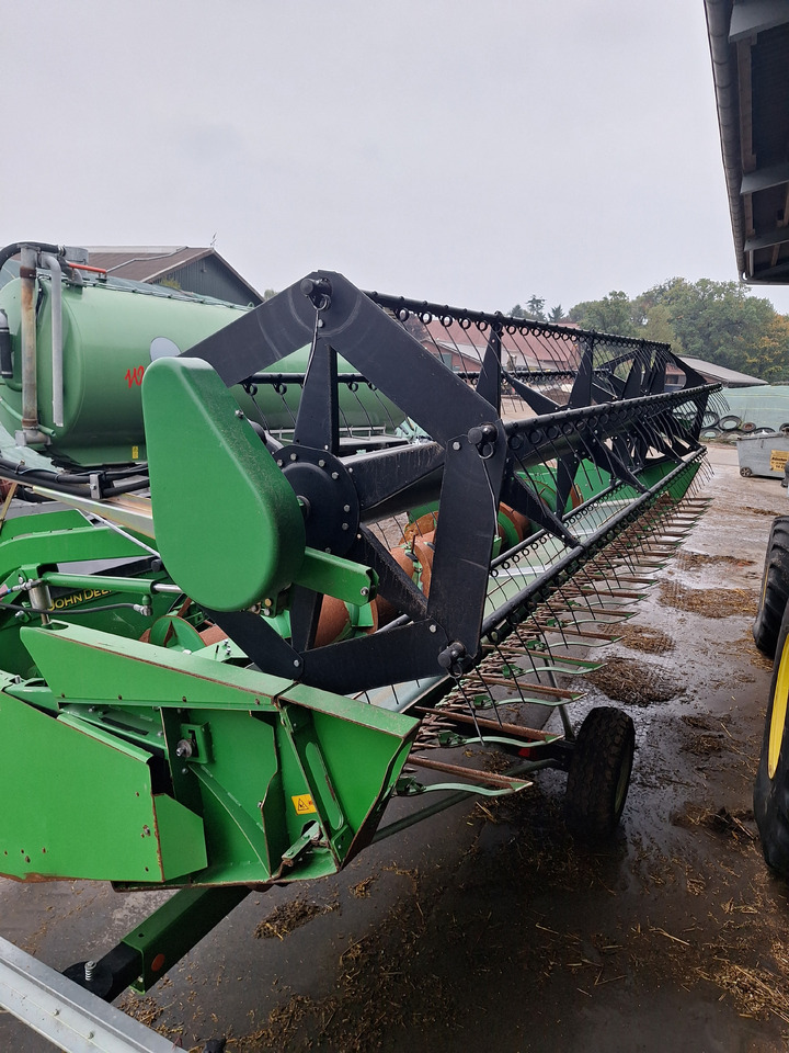 JOHN DEERE T550 - Combină de recoltat cereale: Foto 3 JOHN DEERE T550 - Combină de recoltat cereale: Foto 3