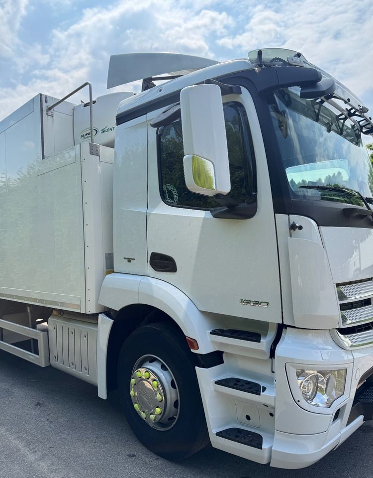 Mercedes-Benz ANTOS /1830/E 6/Chłodnia +Winda /18 Palet / Niski Przebieg122 Tys Km! - Camion frigider: Foto 5 Mercedes-Benz ANTOS /1830/E 6/Chłodnia +Winda /18 Palet / Niski Przebieg122 Tys Km! - Camion frigider: Foto 5