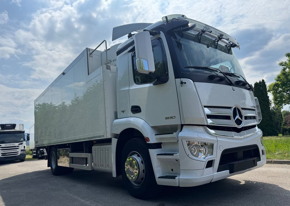 Mercedes-Benz ANTOS /1830/E 6/Chłodnia +Winda /18 Palet / Niski Przebieg122 Tys Km! - Camion frigider: Foto 2 Mercedes-Benz ANTOS /1830/E 6/Chłodnia +Winda /18 Palet / Niski Przebieg122 Tys Km! - Camion frigider: Foto 2