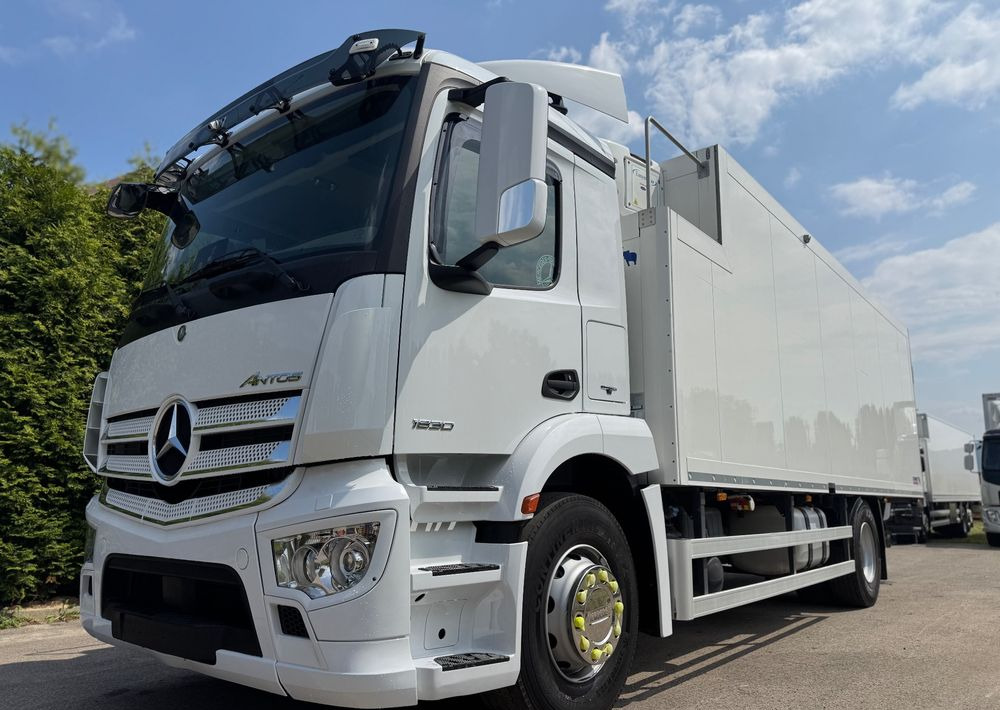 Mercedes-Benz ANTOS /1830/E 6/Chłodnia +Winda /18 Palet / Niski Przebieg122 Tys Km! - Camion frigider: Foto 3 Mercedes-Benz ANTOS /1830/E 6/Chłodnia +Winda /18 Palet / Niski Przebieg122 Tys Km! - Camion frigider: Foto 3