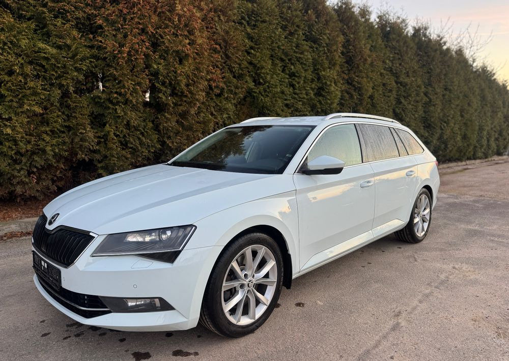 Skoda Superb 2.0 TSI 4x4 DSG SportLine - Mașină break: Foto 4 Skoda Superb 2.0 TSI 4x4 DSG SportLine - Mașină break: Foto 4