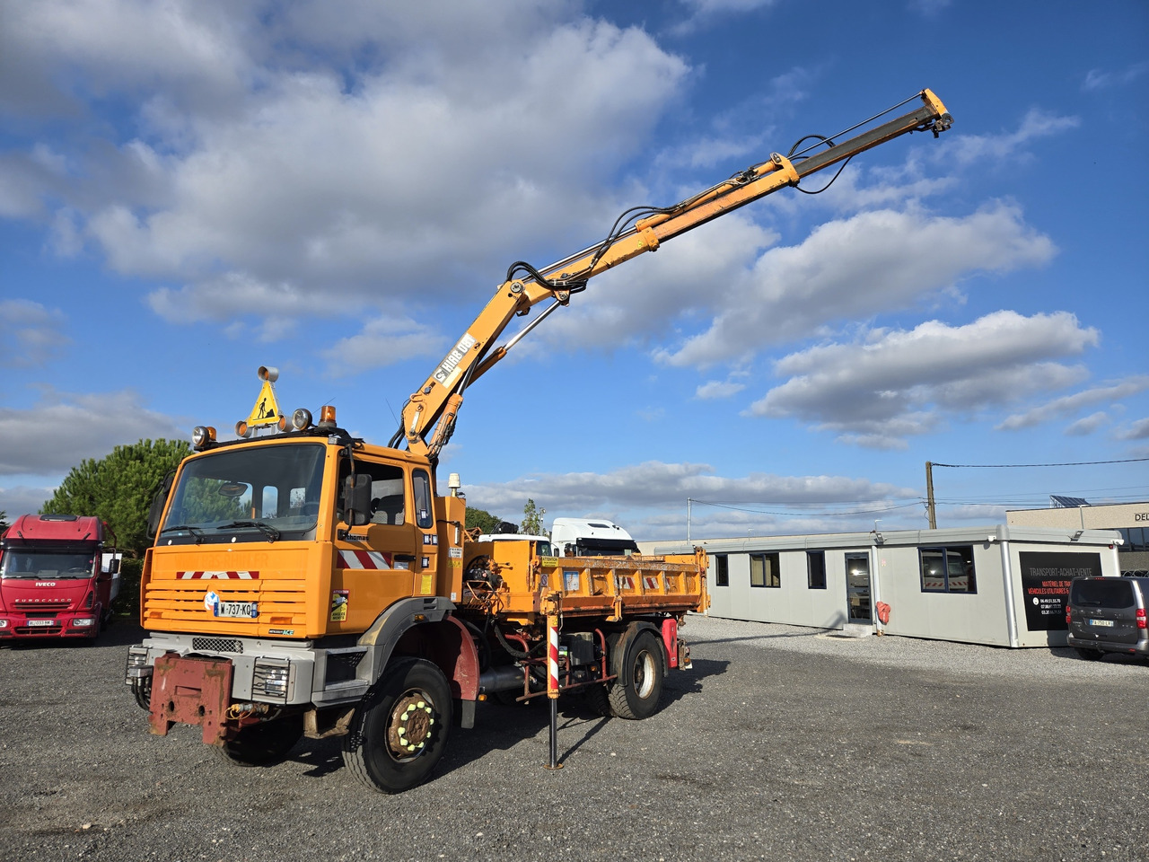 Renault G250 4x4 - Camion basculantă, Camion cu macara: Foto 1 Renault G250 4x4 - Camion basculantă, Camion cu macara: Foto 1