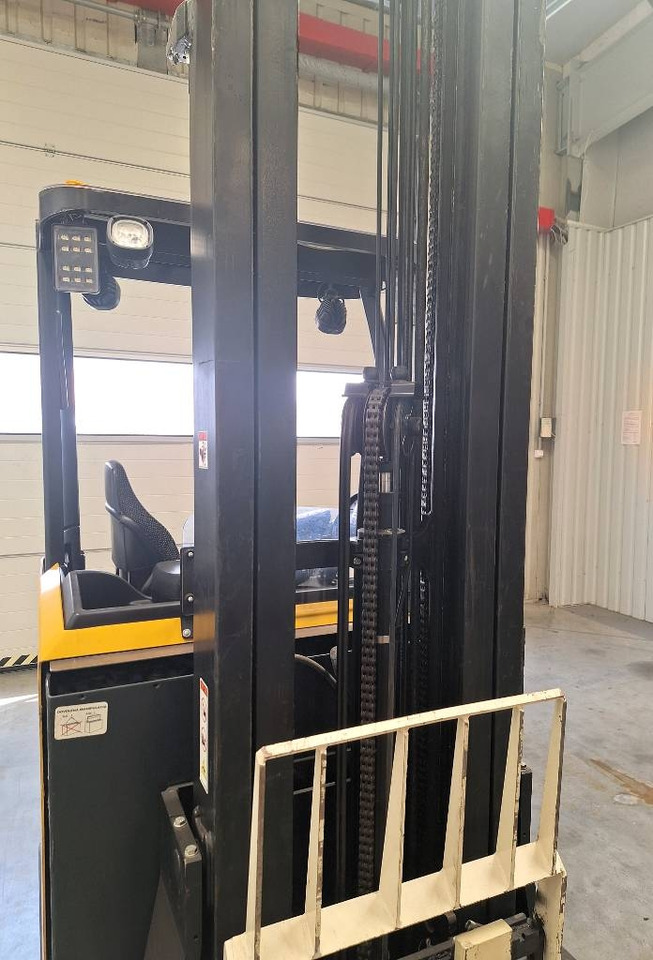 Yale MR 14 - Stivuitor cu catarg retractabil: Foto 4 Yale MR 14 - Stivuitor cu catarg retractabil: Foto 4