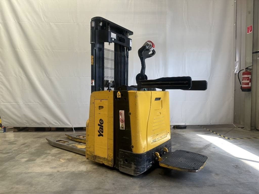 Yale ms15 - Transpalet la mare înălţime: Foto 1 Yale ms15 - Transpalet la mare înălţime: Foto 1