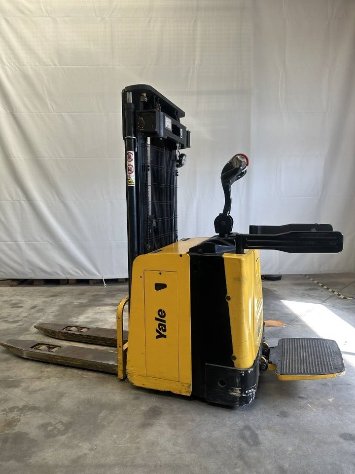Yale ms15x - Transpalet la mare înălţime: Foto 1 Yale ms15x - Transpalet la mare înălţime: Foto 1