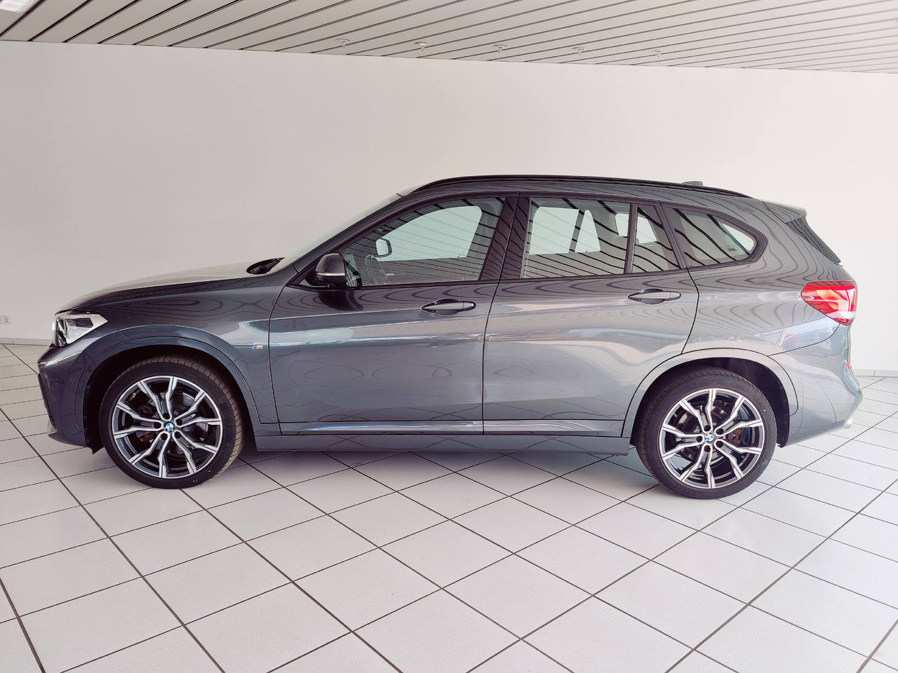 BMW X1 xDrive 20 d M Sport Navi Ambiente PDC SHZ Apple Android - SUV: Foto 5 BMW X1 xDrive 20 d M Sport Navi Ambiente PDC SHZ Apple Android - SUV: Foto 5