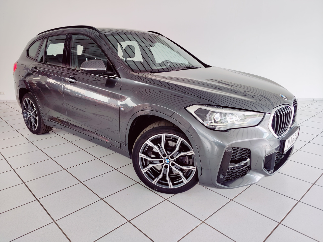 BMW X1 xDrive 20 d M Sport Navi Ambiente PDC SHZ Apple Android - SUV: Foto 3 BMW X1 xDrive 20 d M Sport Navi Ambiente PDC SHZ Apple Android - SUV: Foto 3