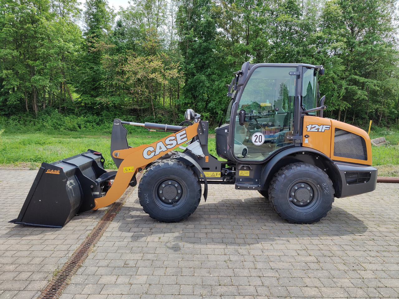 Case 121F STD ZB Radlader mit Schaufel ZB Kabine Klima HZG - Încărcător frontal pe pneuri: Foto 3 Case 121F STD ZB Radlader mit Schaufel ZB Kabine Klima HZG - Încărcător frontal pe pneuri: Foto 3