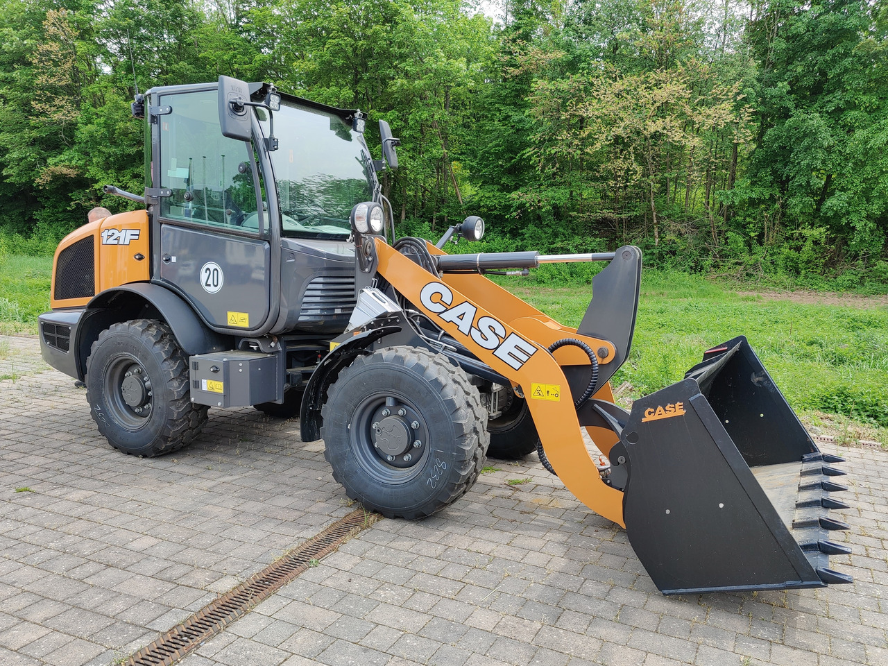 Case 121F STD ZB Radlader mit Schaufel ZB Kabine Klima HZG - Încărcător frontal pe pneuri: Foto 2 Case 121F STD ZB Radlader mit Schaufel ZB Kabine Klima HZG - Încărcător frontal pe pneuri: Foto 2