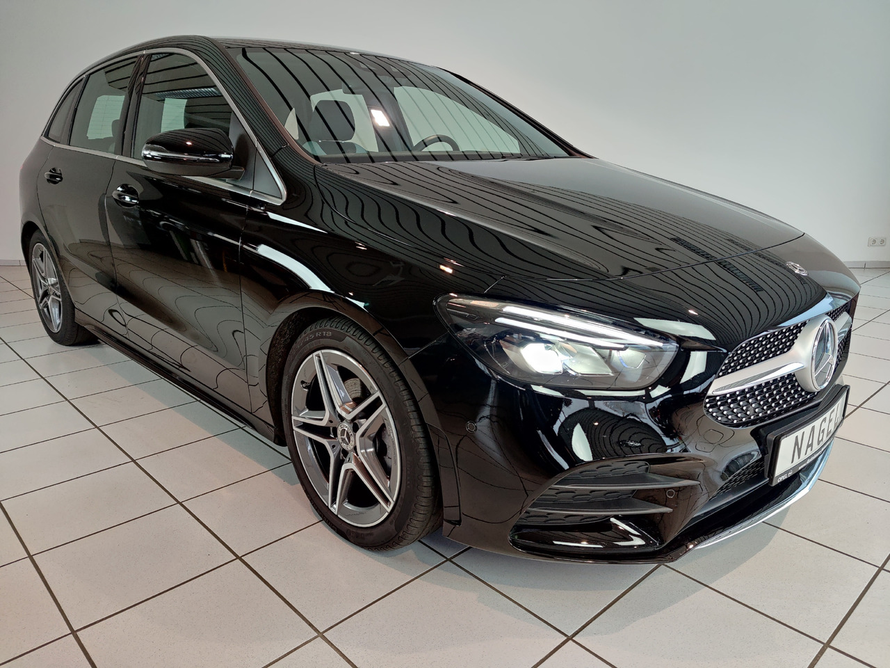 Mercedes-Benz B 200 d 8G-DCT AMG Line Navi LED Sport DAB Rükam - Automobil: Foto 2 Mercedes-Benz B 200 d 8G-DCT AMG Line Navi LED Sport DAB Rükam - Automobil: Foto 2