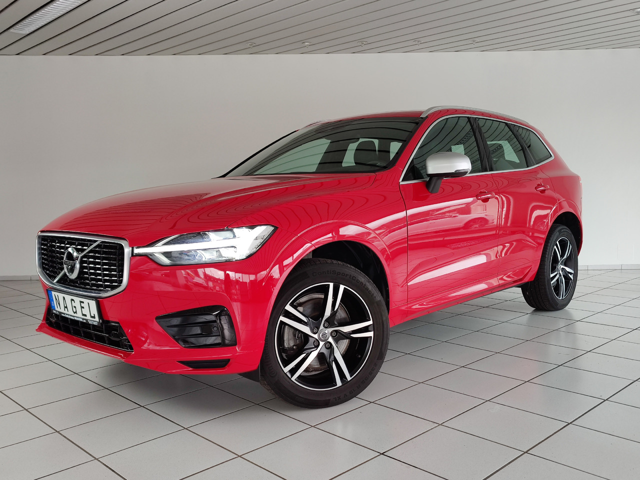 Volvo XC60 R Design AWD 228kW 360°Kam Pano Head-Up CD Apple - SUV: Foto 1 Volvo XC60 R Design AWD 228kW 360°Kam Pano Head-Up CD Apple - SUV: Foto 1